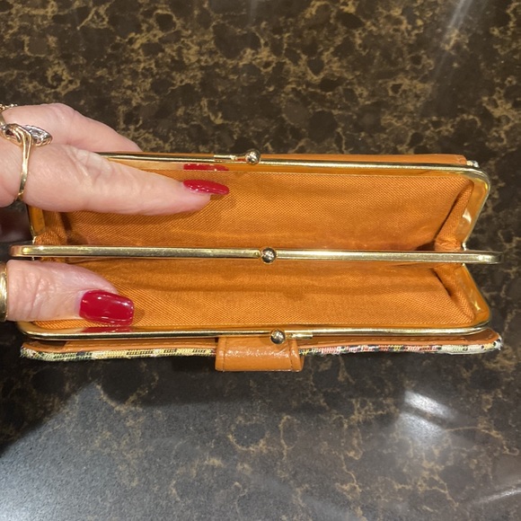 Tapestry Faux Leather trifold wallet with checkbook and kisslock Vintage EUC - Picture 11 of 14